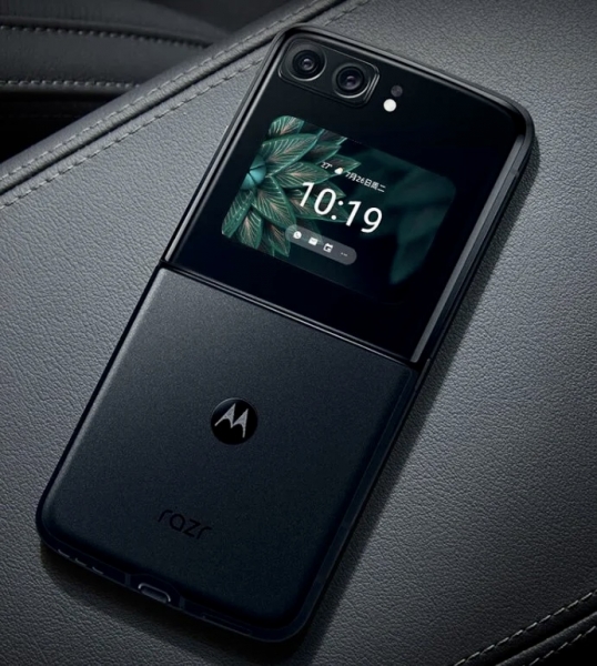 Представлен смартфон Moto RAZR 2022 с гибким экраном нового поколения 144 Гц 